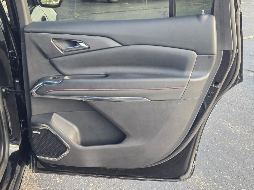 Used 2026 Chevrolet Traverse RS AWD/4WD image 9
