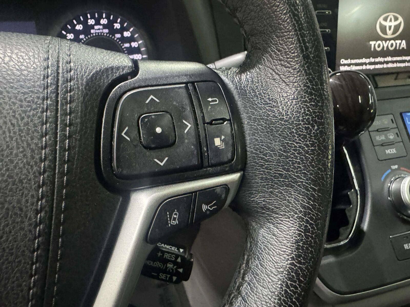 Used 2020 Toyota Sienna XLE Premium FWD image 29