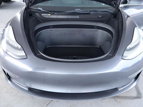 Used 2018 Tesla Model 3 Mid Range RWD image 38