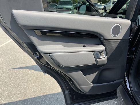 Certified 2025 Land Rover Discovery S AWD/4WD image 32