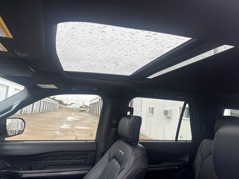 Used 2024 Ford Expedition Max Platinum AWD/4WD image 3