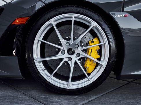 Used 2026 McLaren 750S Spider RWD image 3