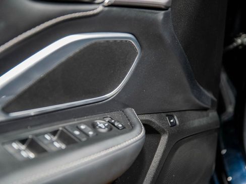 Used 2025 Acura RDX SH-AWD image 11