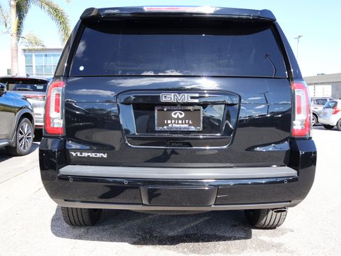 Used 2020 GMC Yukon SLT w/ Premium Edition image 8