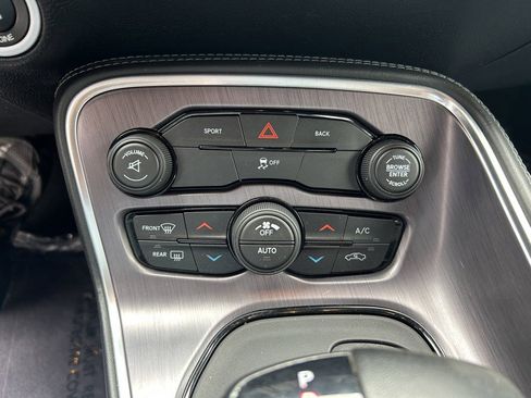 Used 2016 Dodge Challenger SXT RWD image 12