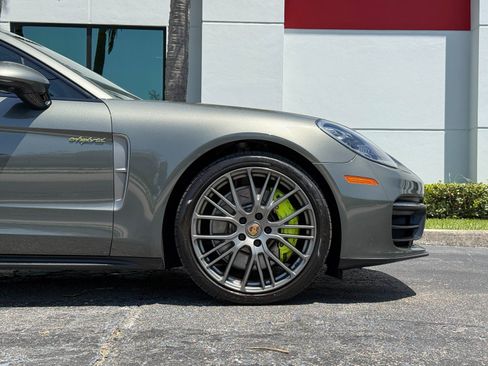 Used 2022 Porsche Panamera 4 Platinum Edition AWD/4WD image 4