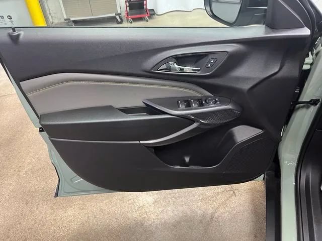 Used 2025 Chevrolet Trax ACTIV w/ Driver Confidence Package FWD image 12