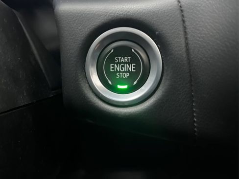 Used 2021 GMC Yukon XL SLT w/ SLT Premium Package image 30