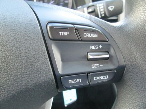 Used 2019 Hyundai Elantra SE w/ Cargo Package FWD image 18