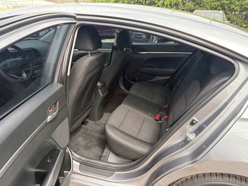 Used 2020 Hyundai Elantra SE w/ Cargo Package (C1) FWD image 11