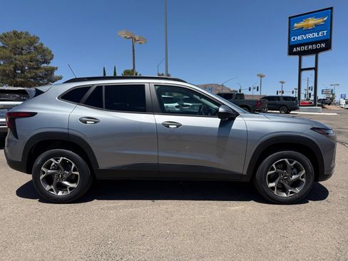 New 2026 Chevrolet Trax LT w/ LT Convenience Package FWD image 4