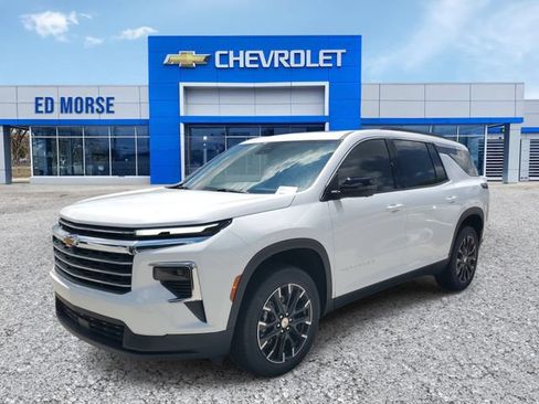 New 2026 Chevrolet Traverse LT w/ Sun and Wheel Package FWD image 12