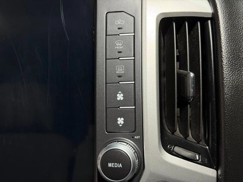 Used 2018 Chevrolet Silverado 1500 Custom w/ Custom Value Package RWD image 29