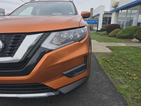 Used 2017 Nissan Rogue S w/ S Appearance Package AWD/4WD image 10
