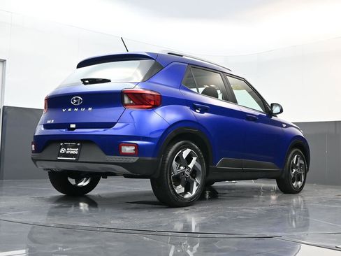 Certified 2025 Hyundai Venue SEL image 25