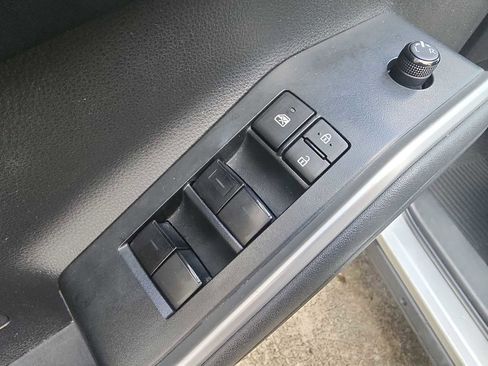 Used 2023 Toyota Highlander L image 14