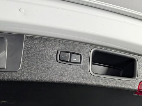 Certified 2023 Porsche Macan S image 18