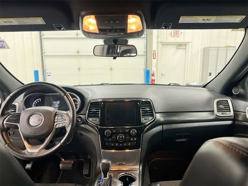 Used 2021 Jeep Grand Cherokee Laredo X image 10