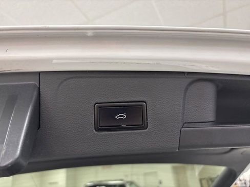 Used 2021 Volkswagen Atlas SEL AWD/4WD image 14
