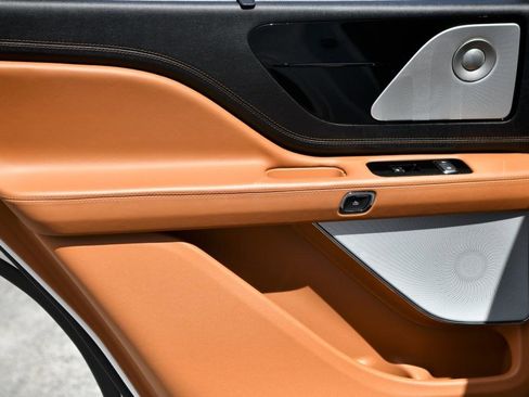 Used 2020 Lincoln Aviator Black Label w/ Dynamic Handling Package image 11