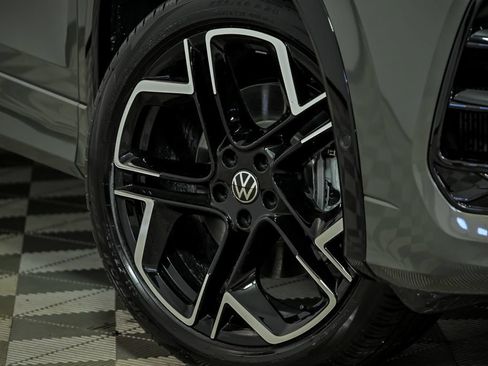New 2026 Volkswagen Tiguan SEL R-Line AWD/4WD image 3