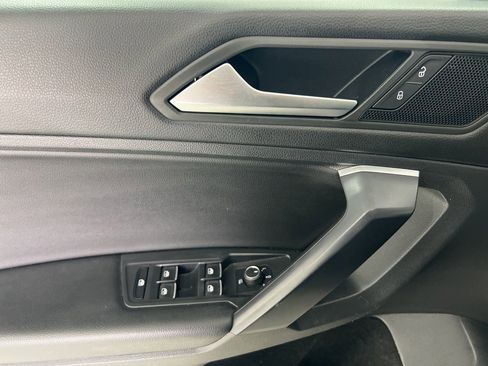 Used 2021 Volkswagen Tiguan SE image 20