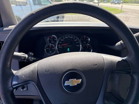 Used 2015 Chevrolet Express 2500 RWD image 14
