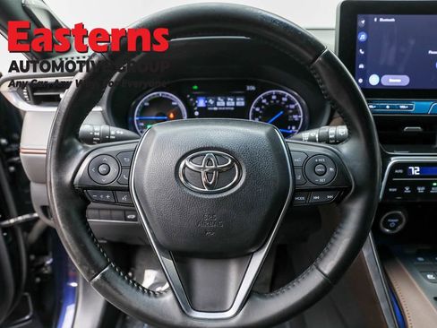 Used 2023 Toyota Venza XLE image 10