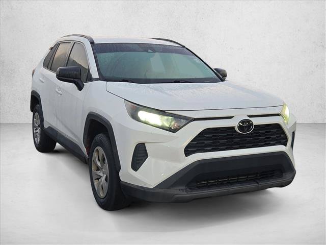 Used 2020 Toyota RAV4 LE FWD image 3