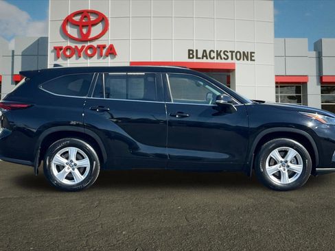 Certified 2024 Toyota Highlander LE image 2