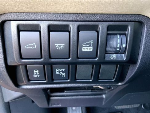 Used 2022 Subaru Ascent Limited AWD/4WD image 33