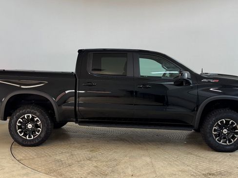 Used 2025 Chevrolet Silverado 1500 ZR2 w/ Technology Package image 8