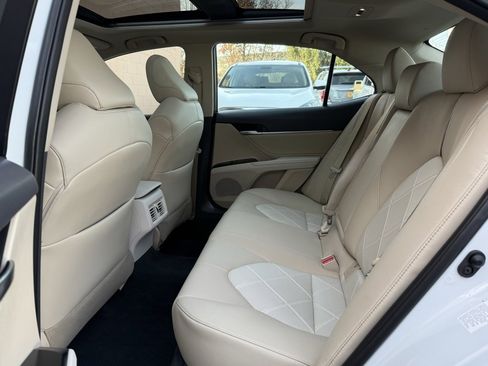 Used 2018 Toyota Camry XLE image 13