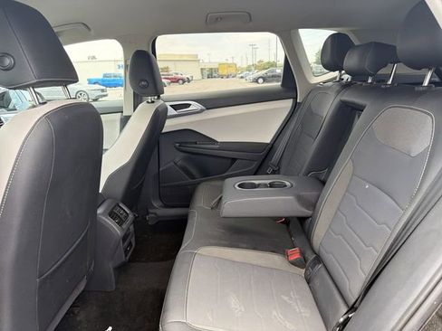 Used 2025 Volkswagen Taos SE FWD image 12