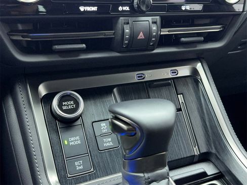 Used 2025 Lexus GX 550 image 33