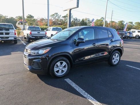 Used 2021 Chevrolet Trax LS w/ Tint and Cruise Package FWD image 4