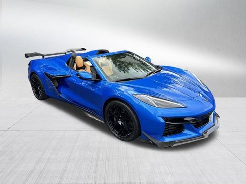 Used 2024 Chevrolet Corvette Z06 w/ Z07 Performance Package RWD image 9