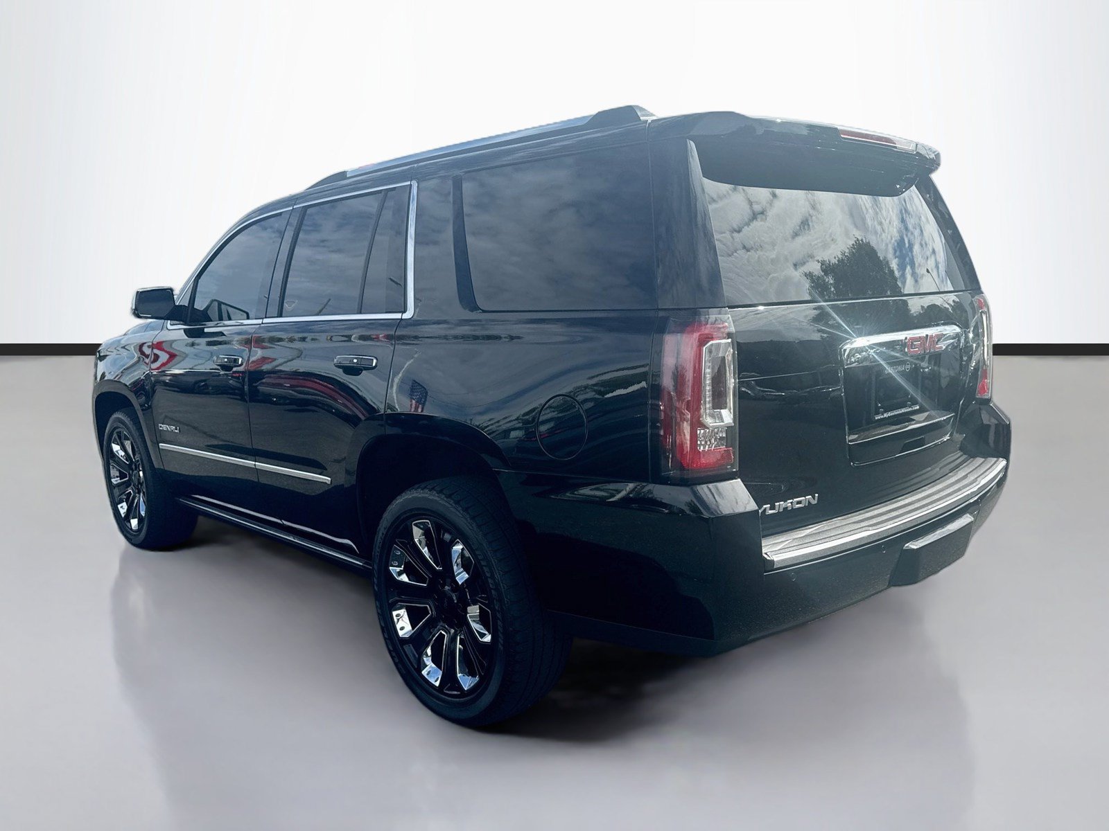 Used 2019 GMC Yukon Denali w/ Denali Ultimate Package AWD/4WD image 5