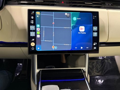 Used 2025 Land Rover Range Rover SE image 39