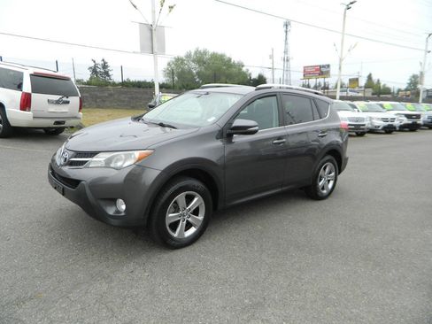 Used 2015 Toyota RAV4 XLE FWD image 4