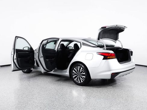 Used 2023 Nissan Altima 2.5 SV FWD image 13