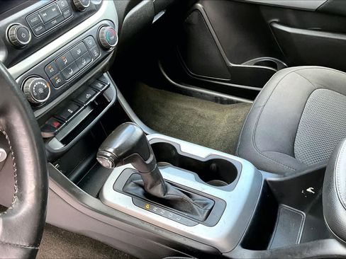 Used 2018 Chevrolet Colorado LT w/ LT Convenience Package RWD image 17