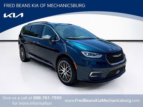Used 2022 Chrysler Pacifica Limited w/ Uconnect Theater Family Group AWD/4WD image 1