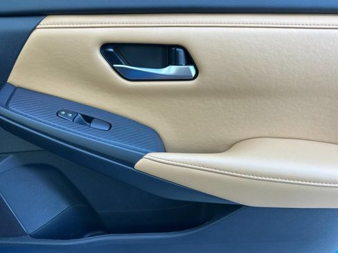 Used 2025 Nissan Sentra SV w/ SV Premium Package FWD image 17