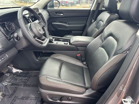 Used 2022 Nissan Pathfinder SL w/ SL Premium Package image 9