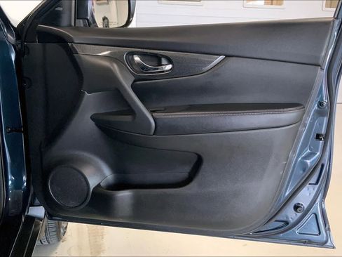 Used 2016 Nissan Rogue SL w/ SL Premium Package image 26