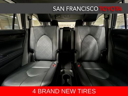 Used 2022 Toyota Highlander Platinum image 14