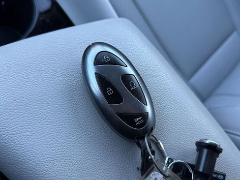 Used 2025 Hyundai Elantra Limited image 23