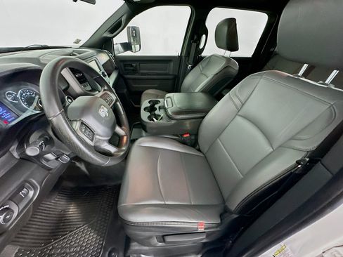 Used 2022 RAM 2500 Tradesman w/ Chrome Appearance Group RWD image 13