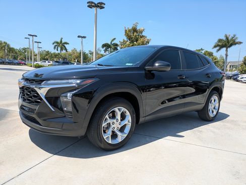 Used 2024 Chevrolet Trax LS w/ LS Convenience Package image 5